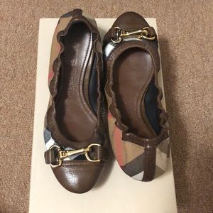 Never worn Burberry Flats